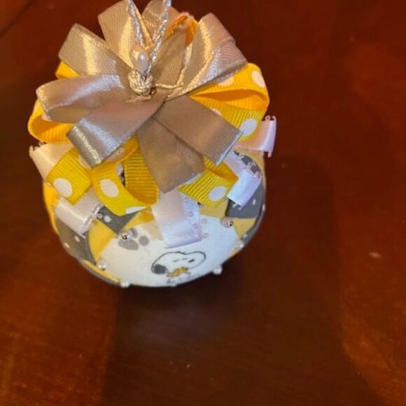 Snoopy & Woodstock Quilted christmas Ornament Ribbon Embellishment & Beaded - Picture 2 of 5